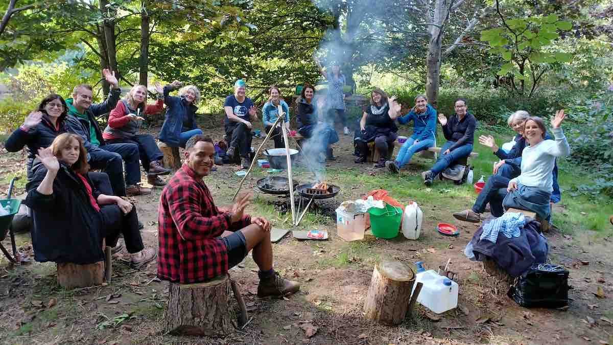 Skogsskola med lägereld